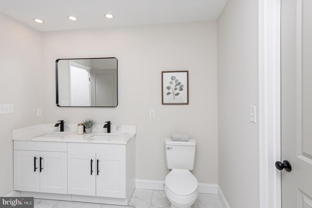 Image 21 of property listing at 2129 MOUNT HOLLY ST, Baltimore, MD 21216