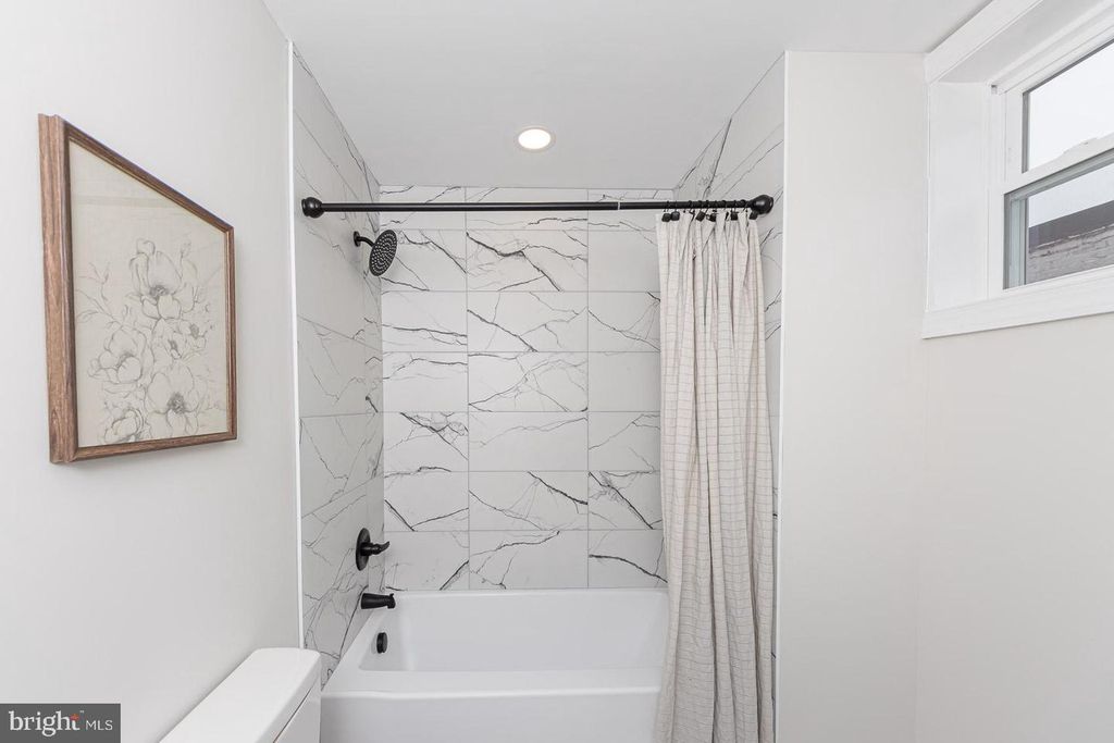 Image 26 of property listing at 2129 MOUNT HOLLY ST, Baltimore, MD 21216