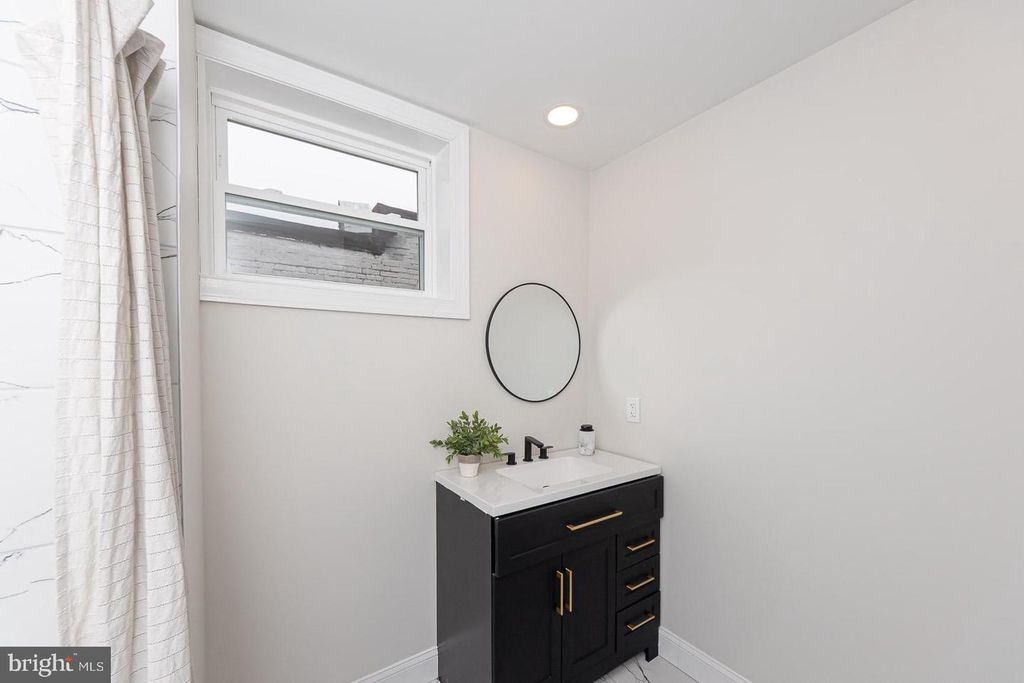 Image 27 of property listing at 2129 MOUNT HOLLY ST, Baltimore, MD 21216