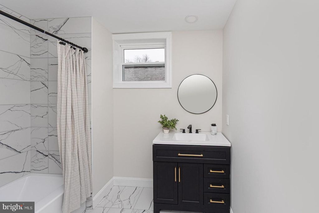 Image 28 of property listing at 2129 MOUNT HOLLY ST, Baltimore, MD 21216