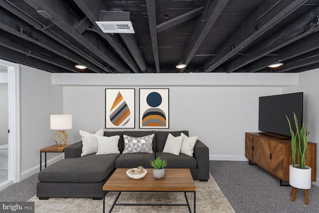 Image 29 of property listing at 2129 MOUNT HOLLY ST, Baltimore, MD 21216