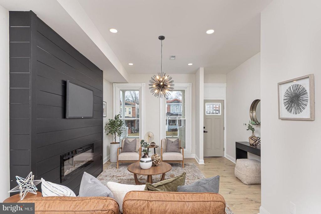 Image 3 of property listing at 2129 MOUNT HOLLY ST, Baltimore, MD 21216