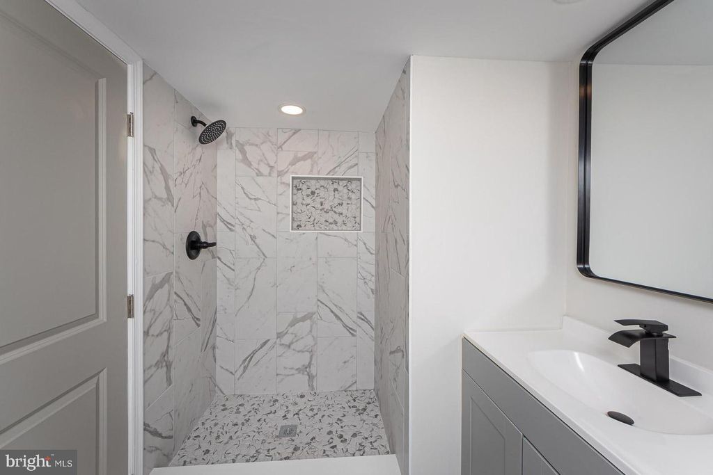 Image 30 of property listing at 2129 MOUNT HOLLY ST, Baltimore, MD 21216