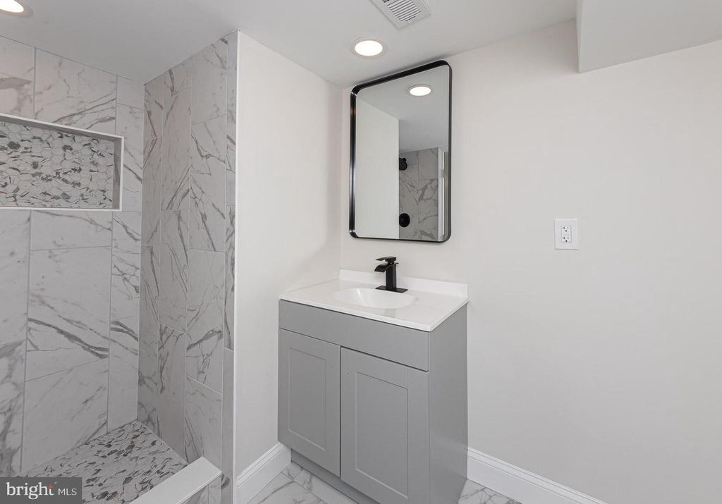 Image 31 of property listing at 2129 MOUNT HOLLY ST, Baltimore, MD 21216