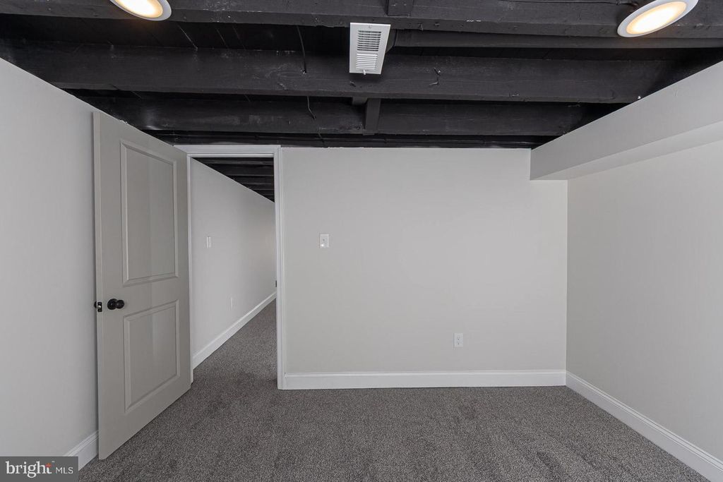 Image 32 of property listing at 2129 MOUNT HOLLY ST, Baltimore, MD 21216