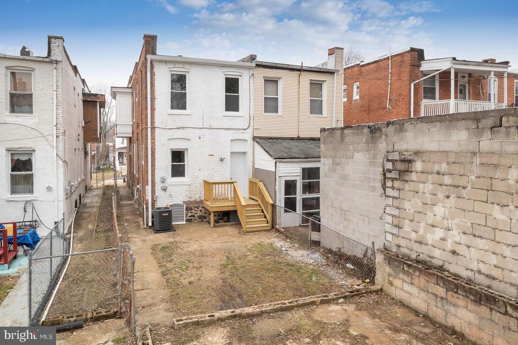 Image 34 of property listing at 2129 MOUNT HOLLY ST, Baltimore, MD 21216
