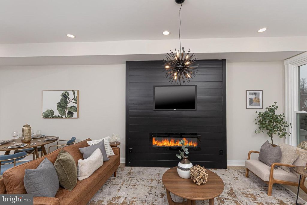 Image 4 of property listing at 2129 MOUNT HOLLY ST, Baltimore, MD 21216