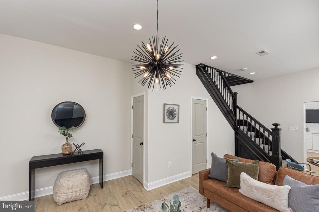 Image 7 of property listing at 2129 MOUNT HOLLY ST, Baltimore, MD 21216