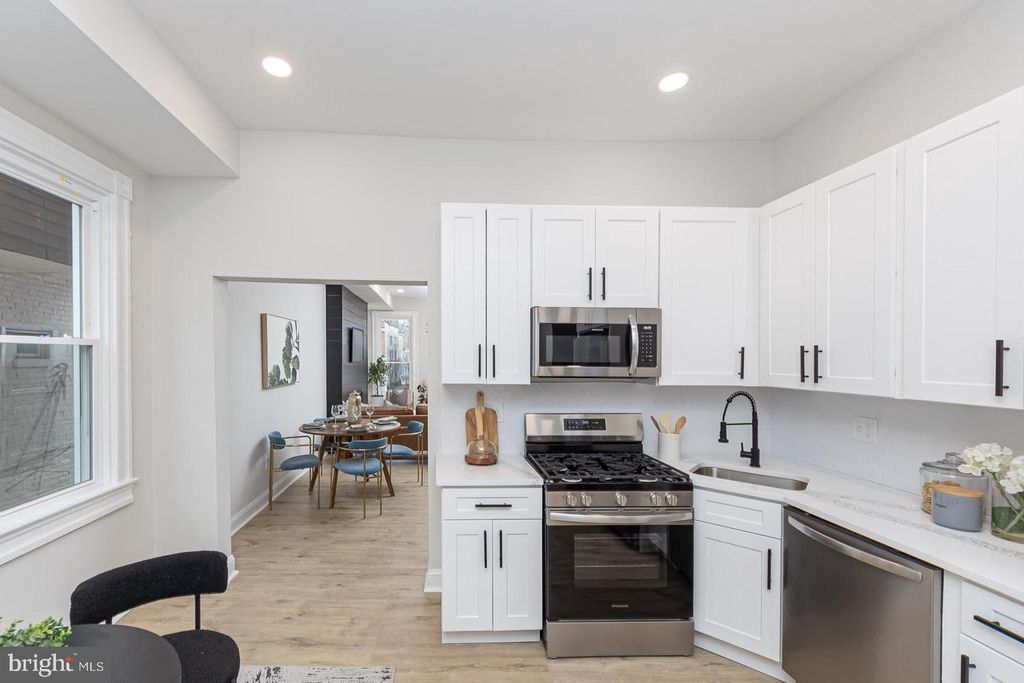 Image 8 of property listing at 2129 MOUNT HOLLY ST, Baltimore, MD 21216