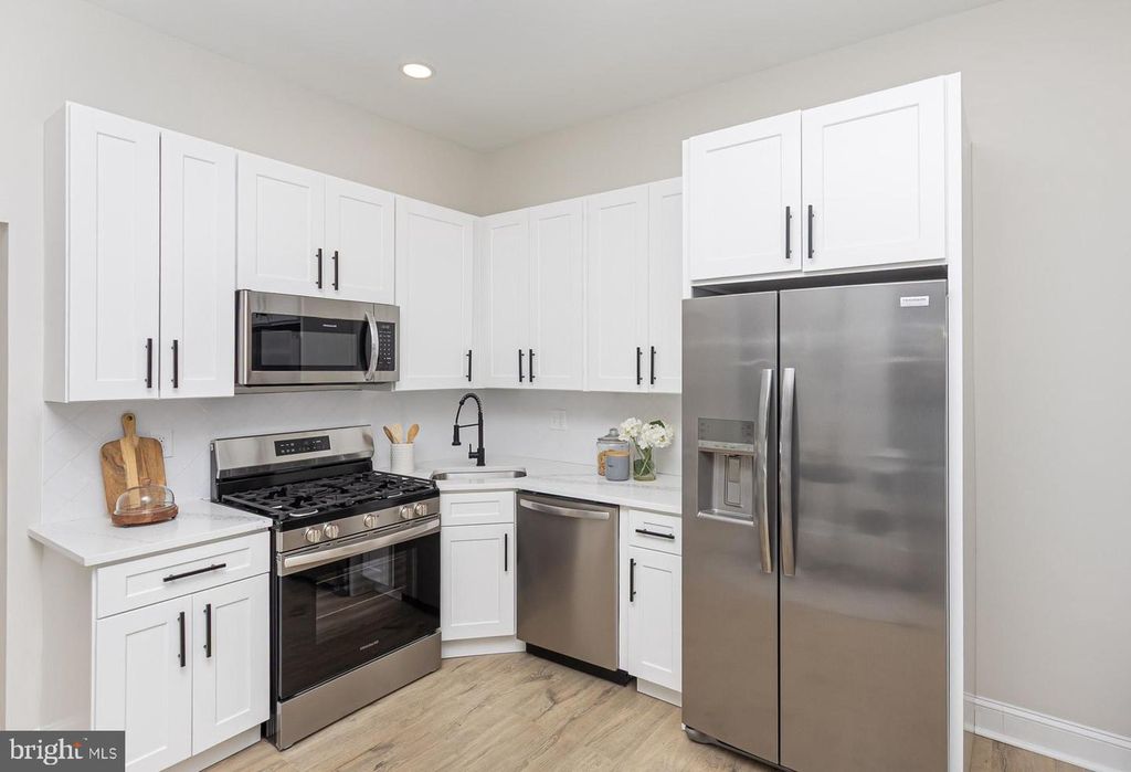 Image 9 of property listing at 2129 MOUNT HOLLY ST, Baltimore, MD 21216