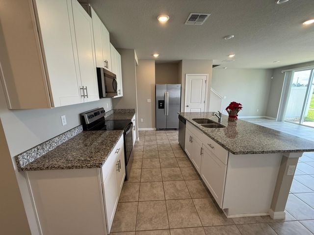 7627 MOMENTUM PARKWAY, Wesley Chapel, FL 33545