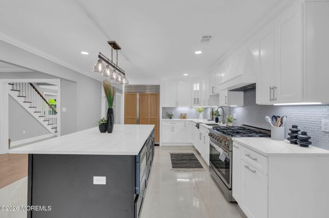 10 Sunrise Circle, Holmdel, NJ 07733