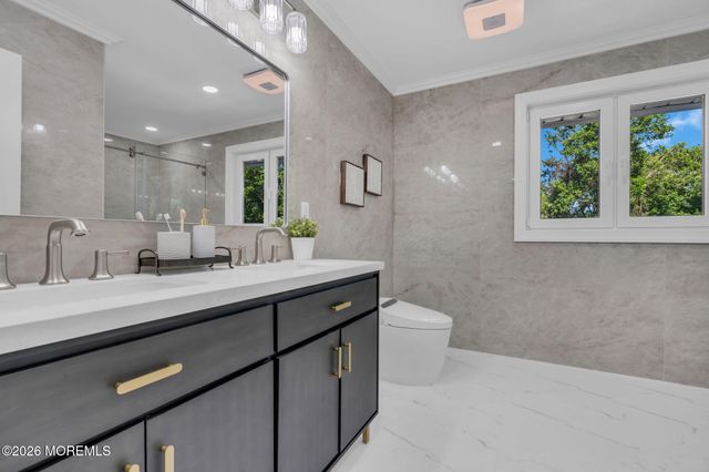 10 Sunrise Circle, Holmdel, NJ 07733