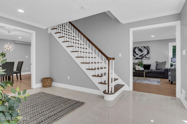 10 Sunrise Circle, Holmdel, NJ 07733