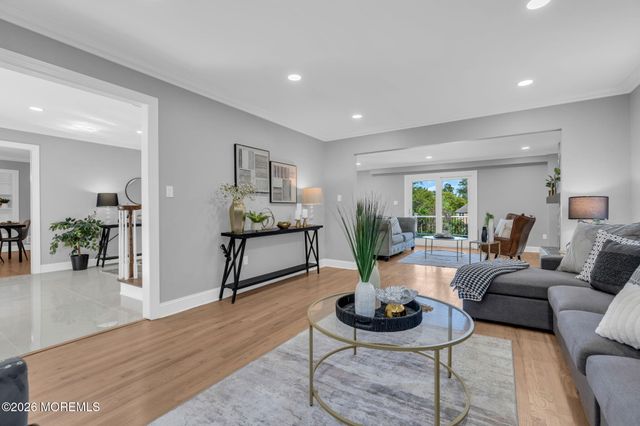 10 Sunrise Circle, Holmdel, NJ 07733