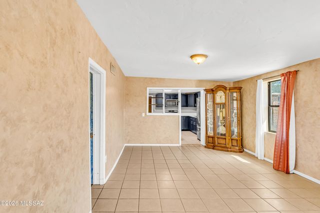 758 W Paris Promenade, Tucson, AZ 85705