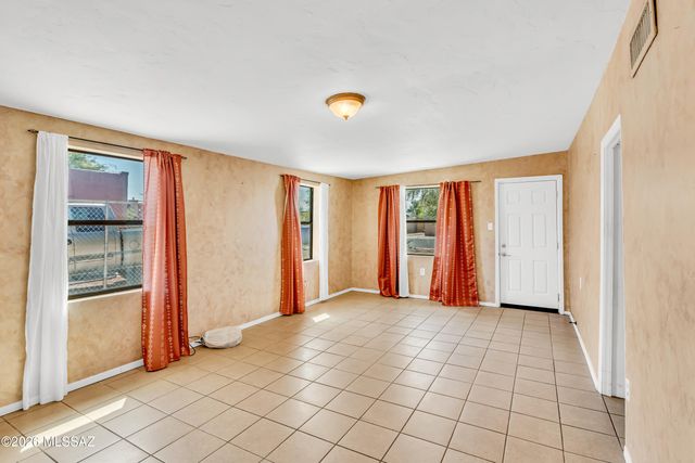 758 W Paris Promenade, Tucson, AZ 85705
