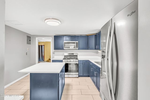 758 W Paris Promenade, Tucson, AZ 85705