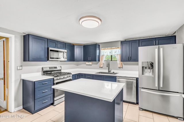 758 W Paris Promenade, Tucson, AZ 85705