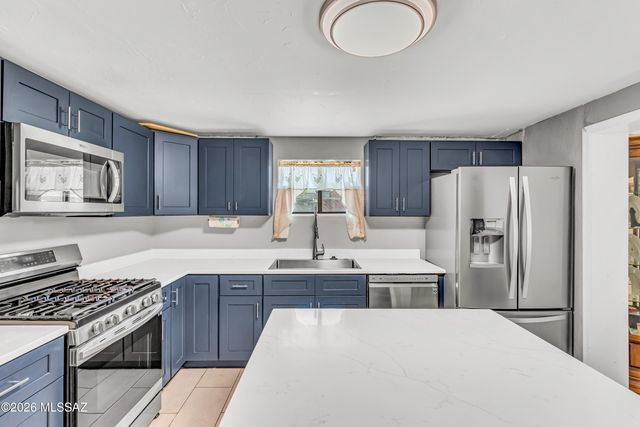 758 W Paris Promenade, Tucson, AZ 85705