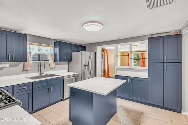 758 W Paris Promenade, Tucson, AZ 85705