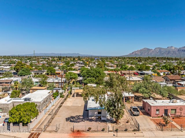 758 W Paris Promenade, Tucson, AZ 85705