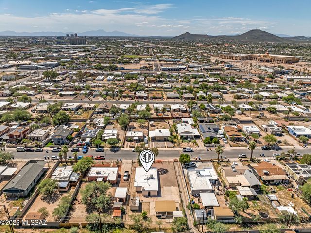 758 W Paris Promenade, Tucson, AZ 85705