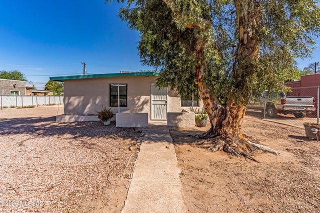 758 W Paris Promenade, Tucson, AZ 85705