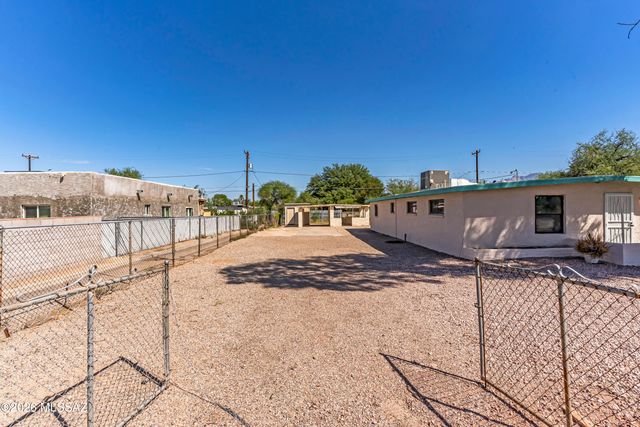 758 W Paris Promenade, Tucson, AZ 85705