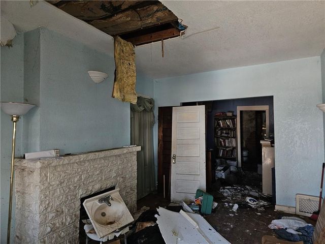 4520 Olive Street, Kansas City, MO 64130