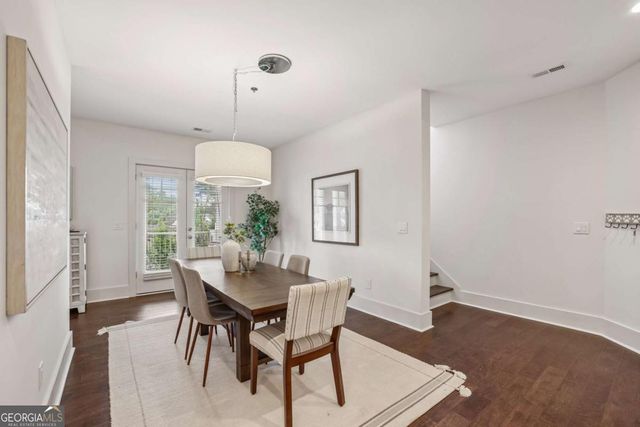 301 Canton Way, Roswell, GA 30075