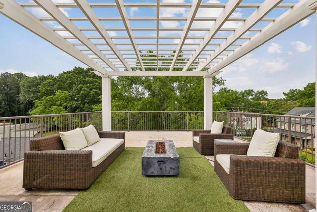 301 Canton Way, Roswell, GA 30075