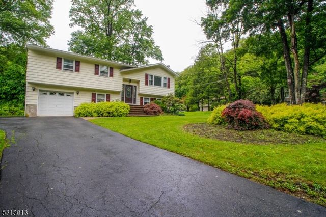 11 Christine Pl, Vernon Twp., NJ 07462