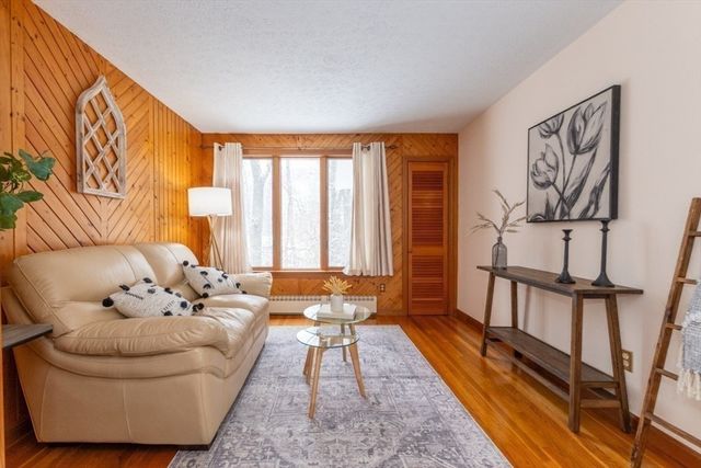 5 Porter Ave, Burlington, MA 01803