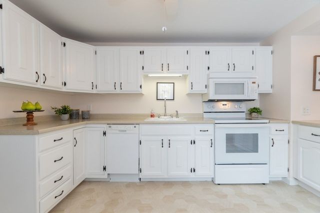 5 Porter Ave, Burlington, MA 01803