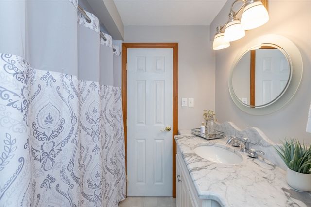 5 Porter Ave, Burlington, MA 01803