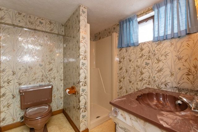 5 Porter Ave, Burlington, MA 01803