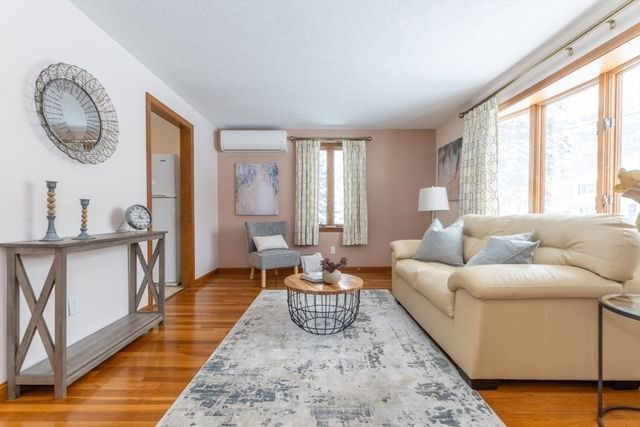 5 Porter Ave, Burlington, MA 01803