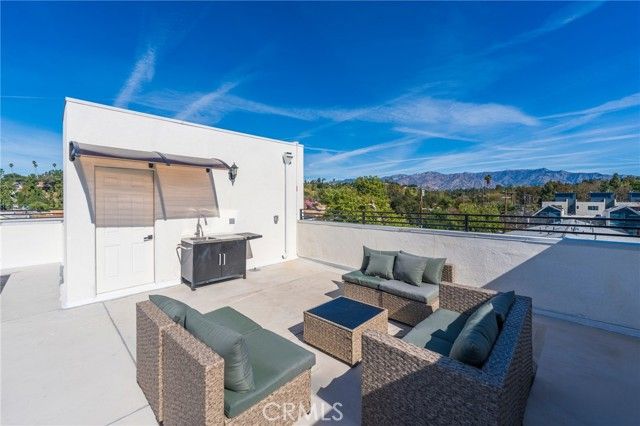 712 N Chestnut Avenue, Los Angeles, CA 90042