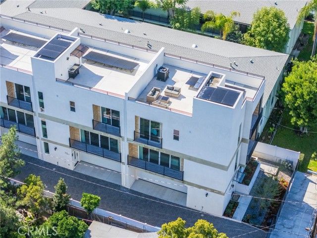 712 N Chestnut Avenue, Los Angeles, CA 90042