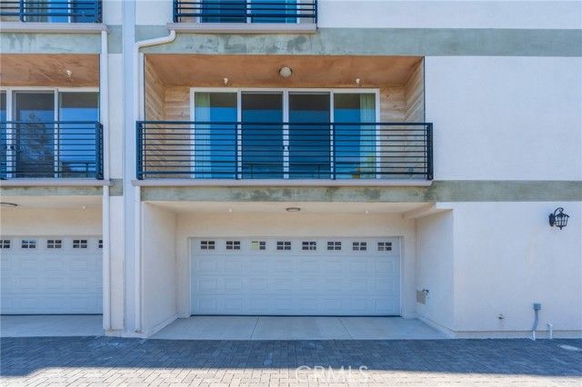 712 N Chestnut Avenue, Los Angeles, CA 90042