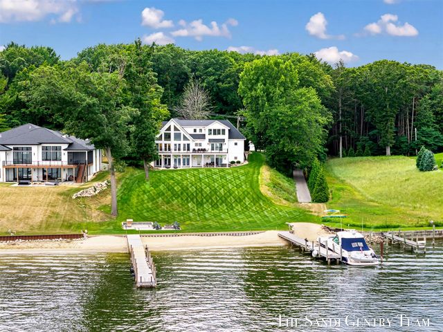 17870 W Spring Lake Road, Spring Lake, MI 49456