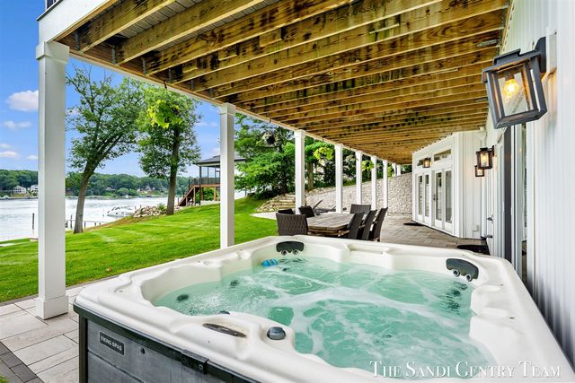 17870 W Spring Lake Road, Spring Lake, MI 49456