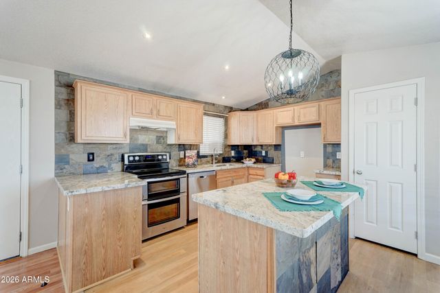 1423 E 19TH Avenue, Apache Junction, AZ 85119