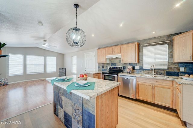 1423 E 19TH Avenue, Apache Junction, AZ 85119