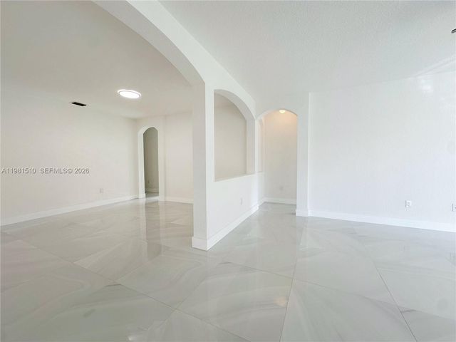 8052 NW 198th St, Hialeah, FL 33015