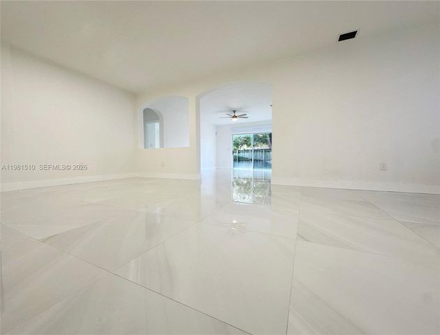 8052 NW 198th St, Hialeah, FL 33015