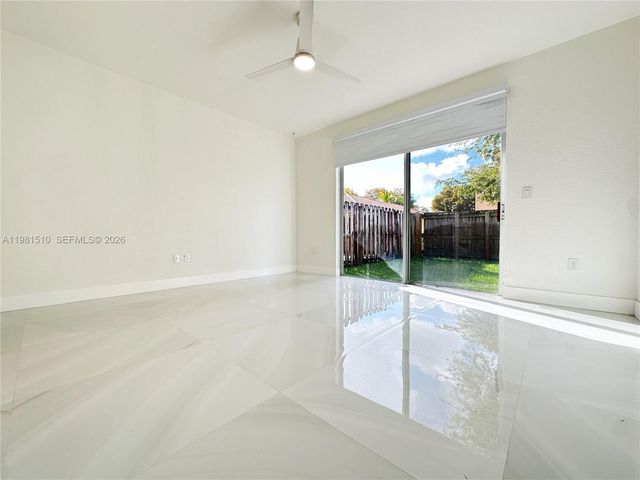 8052 NW 198th St, Hialeah, FL 33015