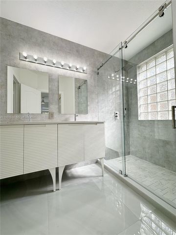 8052 NW 198th St, Hialeah, FL 33015