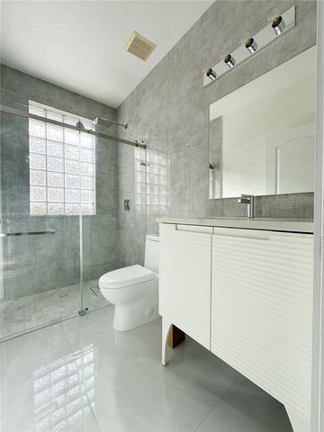 8052 NW 198th St, Hialeah, FL 33015